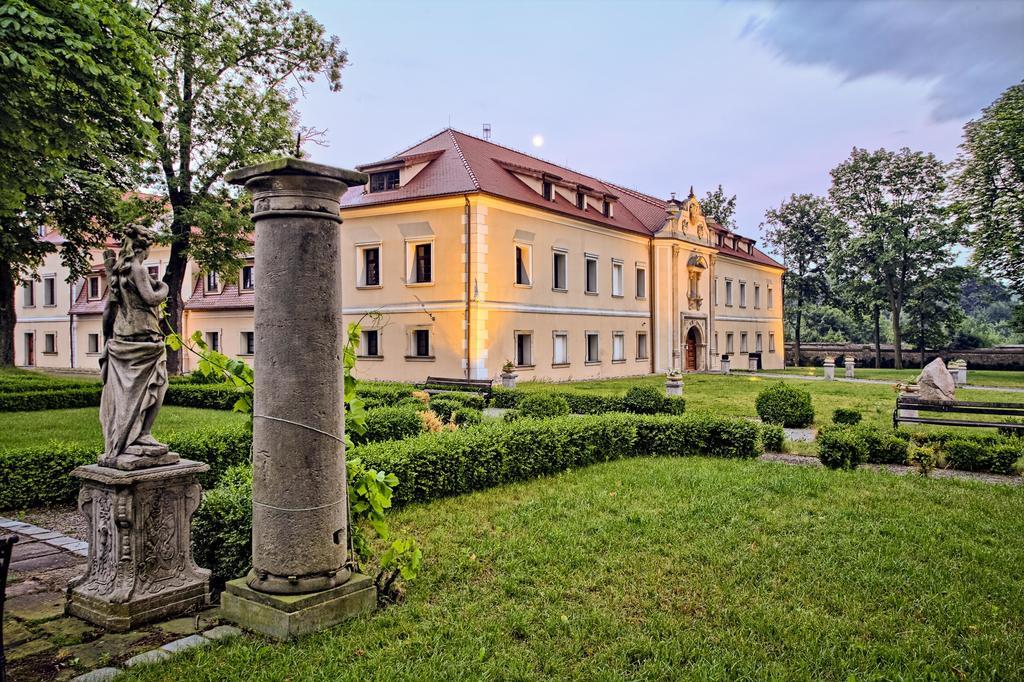 Hotel Na Podzamczu Тарновске Гори Екстериор снимка