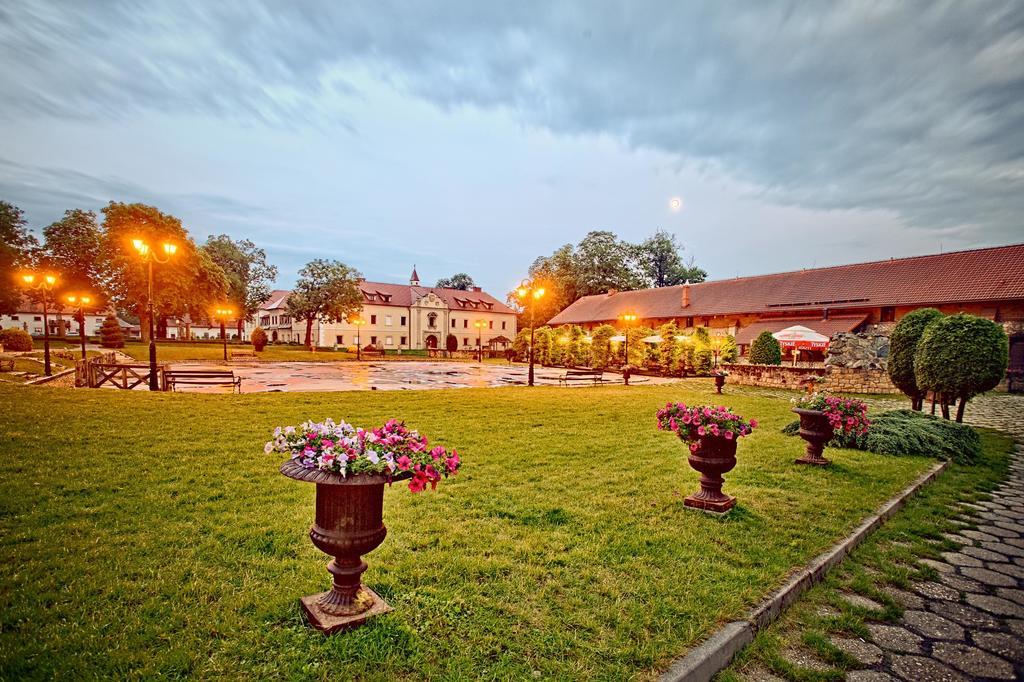 Hotel Na Podzamczu Тарновске Гори Екстериор снимка