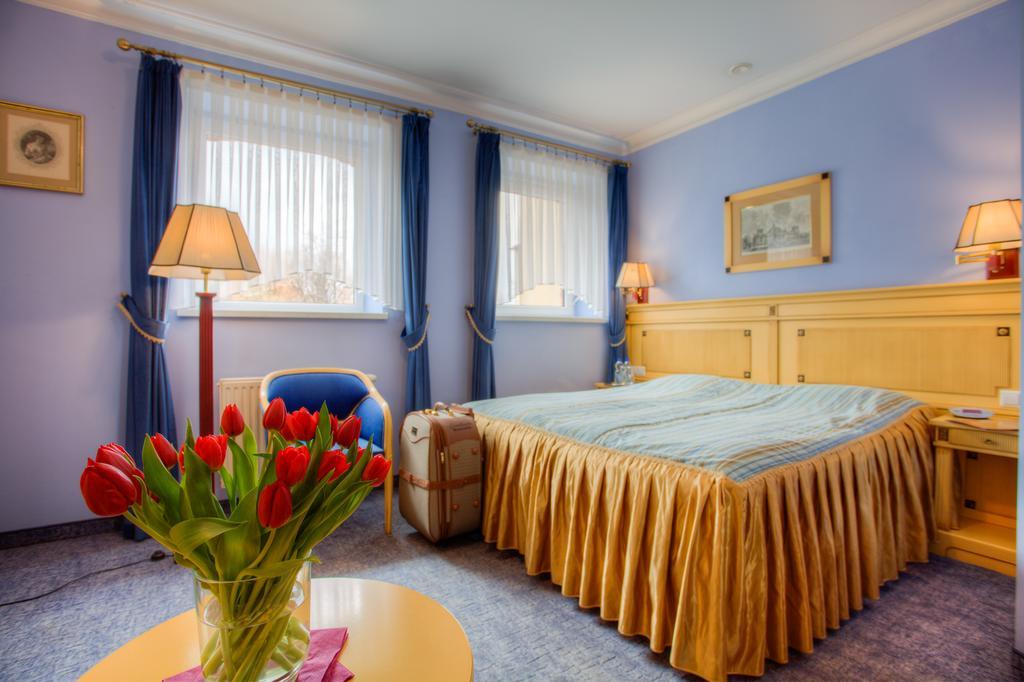 Hotel Na Podzamczu Тарновске Гори Стая снимка