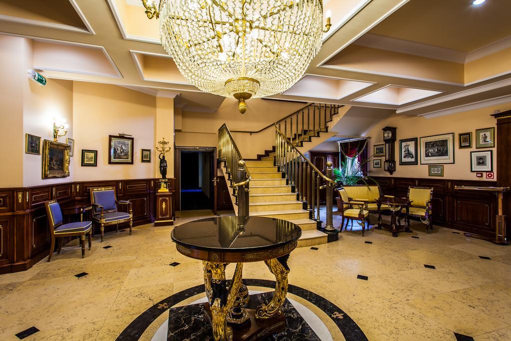 Hotel Na Podzamczu Тарновске Гори Екстериор снимка