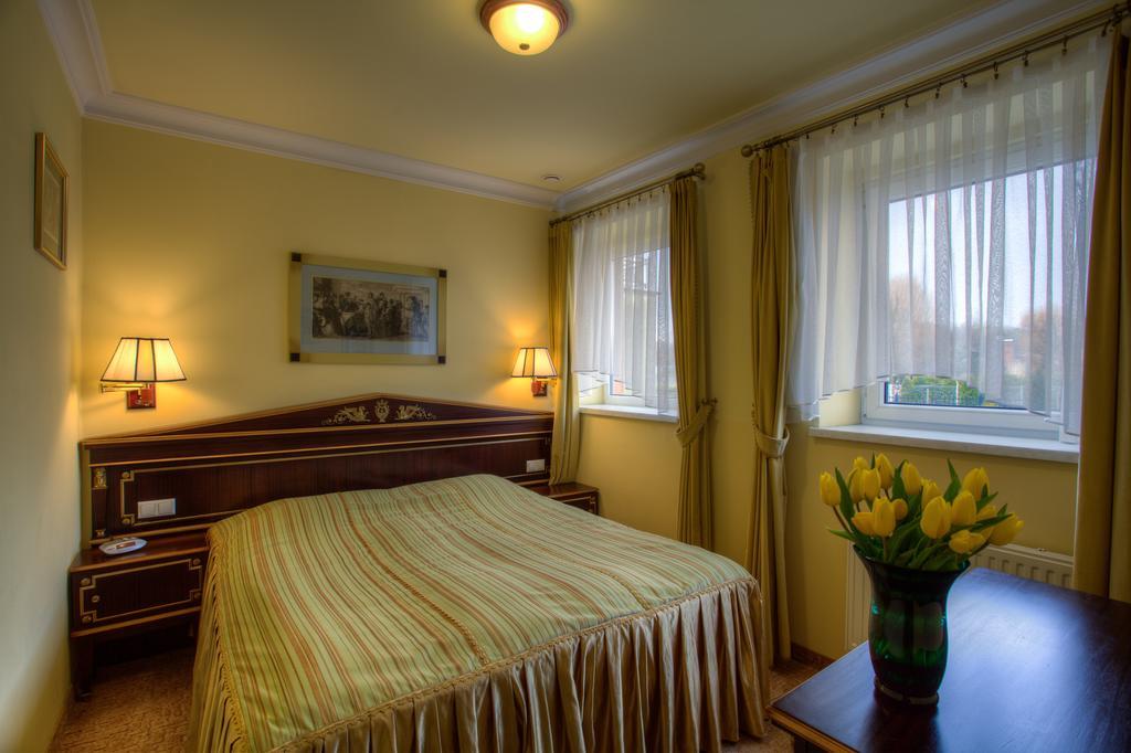 Hotel Na Podzamczu Тарновске Гори Екстериор снимка