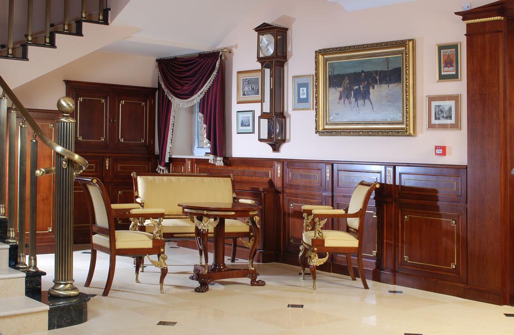 Hotel Na Podzamczu Тарновске Гори Екстериор снимка