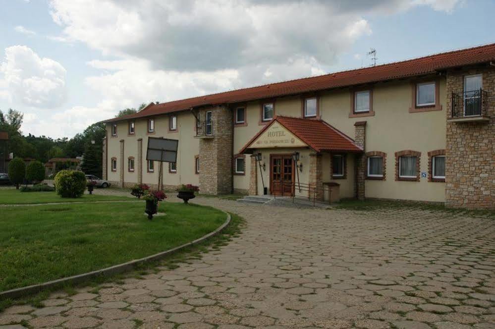 Hotel Na Podzamczu Тарновске Гори Екстериор снимка