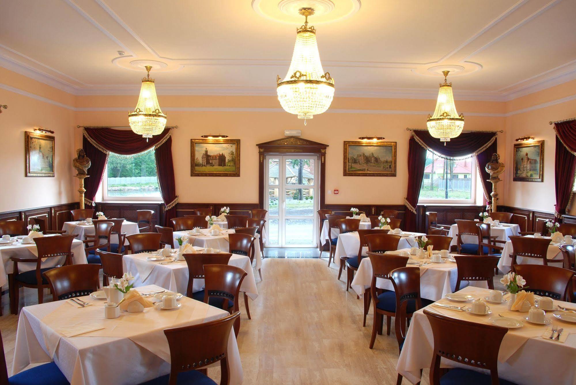 Hotel Na Podzamczu Тарновске Гори Екстериор снимка