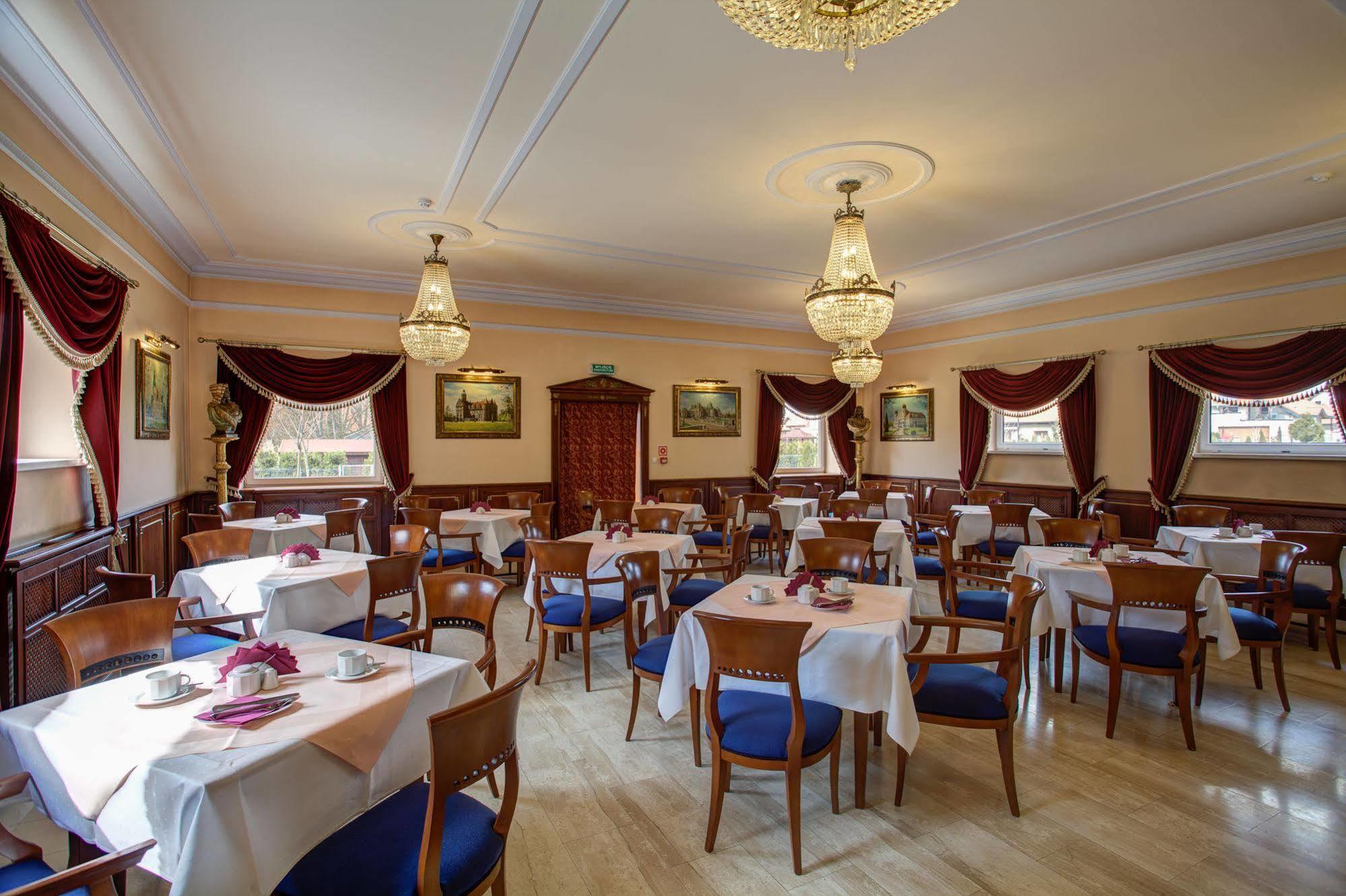 Hotel Na Podzamczu Тарновске Гори Екстериор снимка