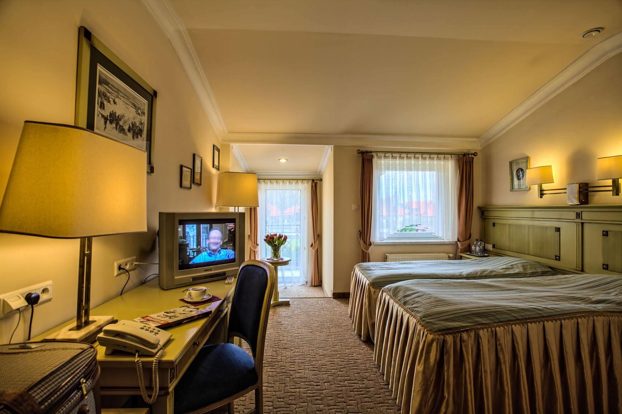 Hotel Na Podzamczu Тарновске Гори Екстериор снимка