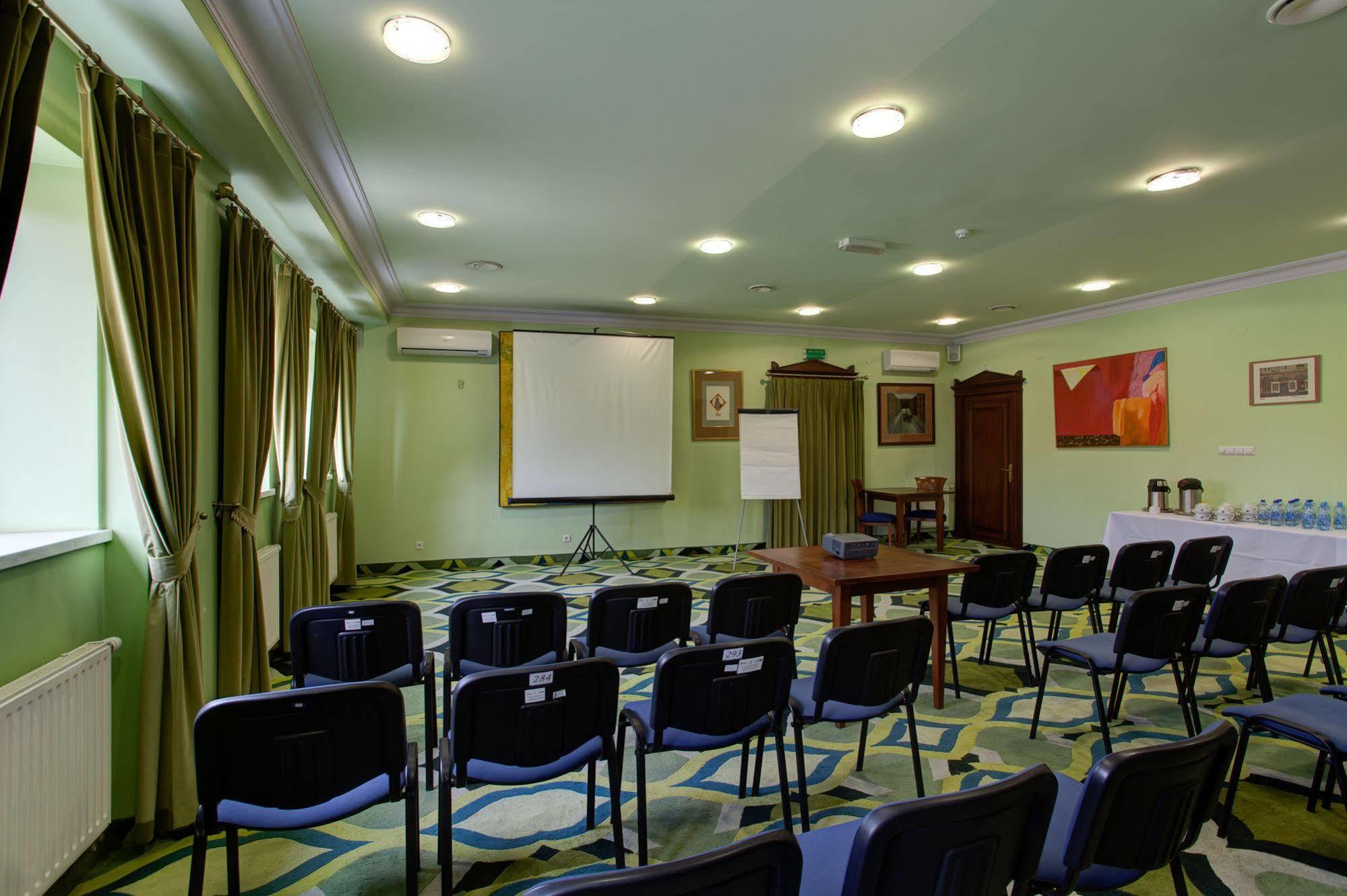 Hotel Na Podzamczu Тарновске Гори Екстериор снимка