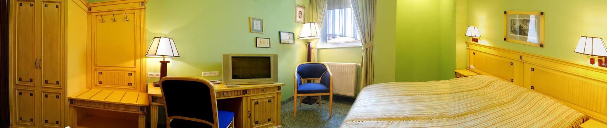 Hotel Na Podzamczu Тарновске Гори Екстериор снимка