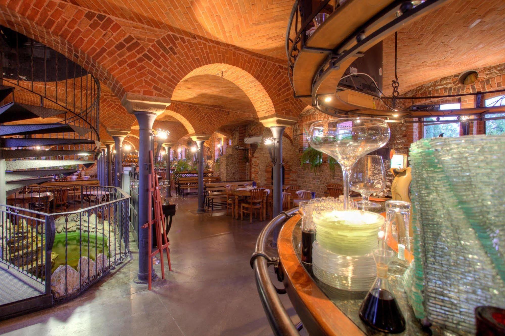 Hotel Na Podzamczu Тарновске Гори Екстериор снимка